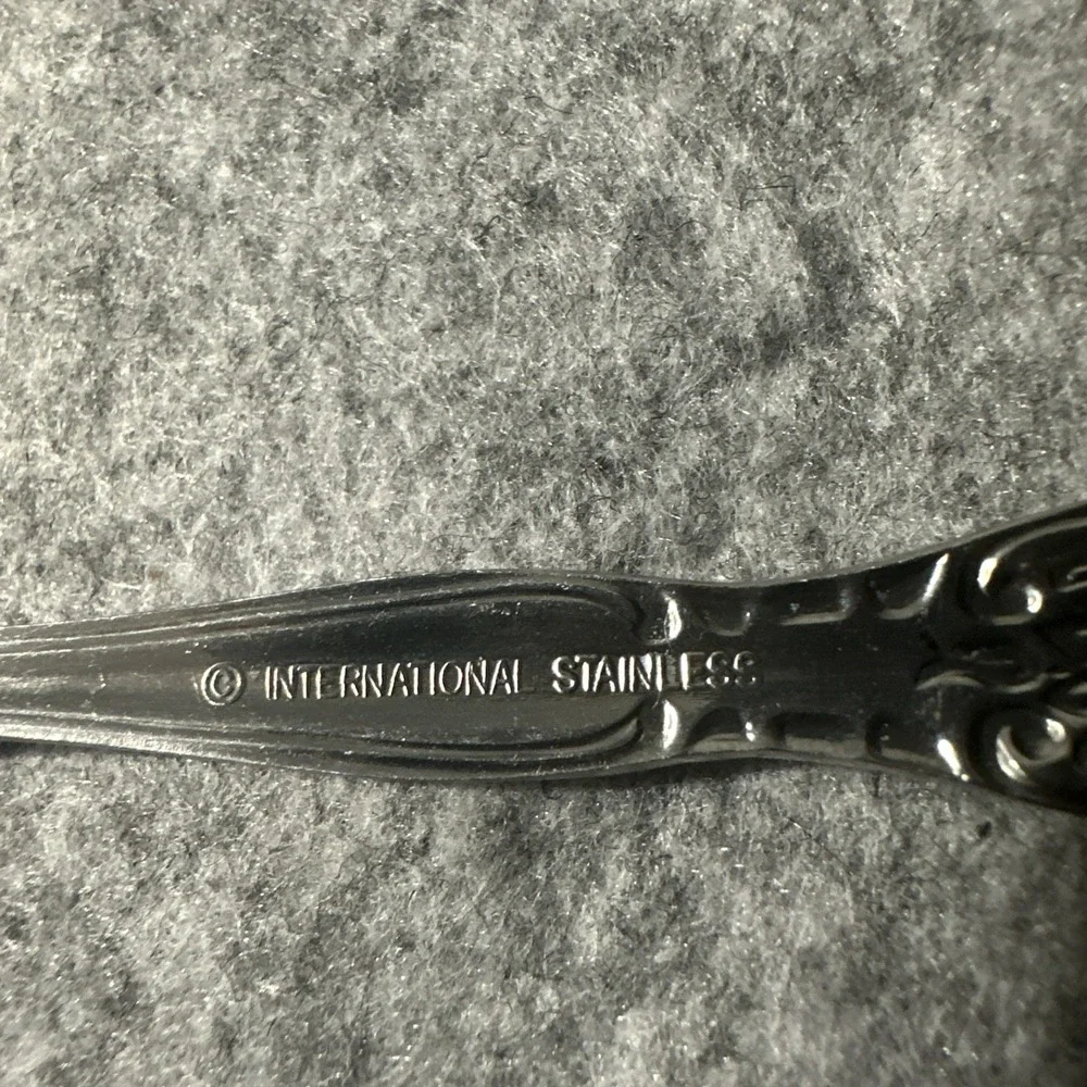 4 International Stainless‎ VERONA Pattern Forks  7449